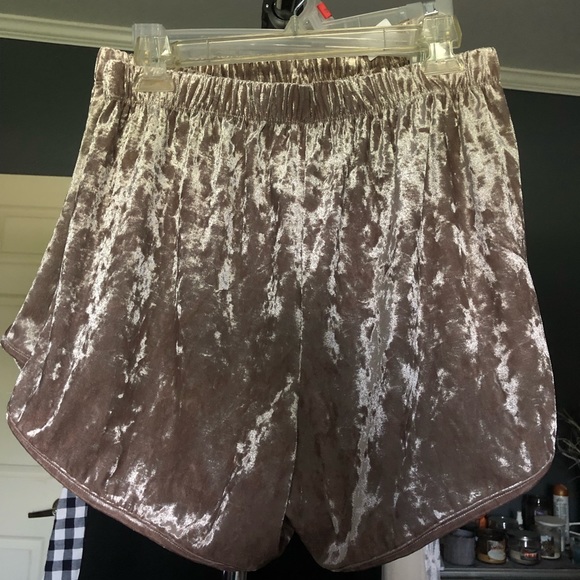 Velvet shorts - Picture 2 of 2
